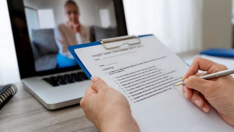 Como usar a Internet para conseguir seu próximo emprego